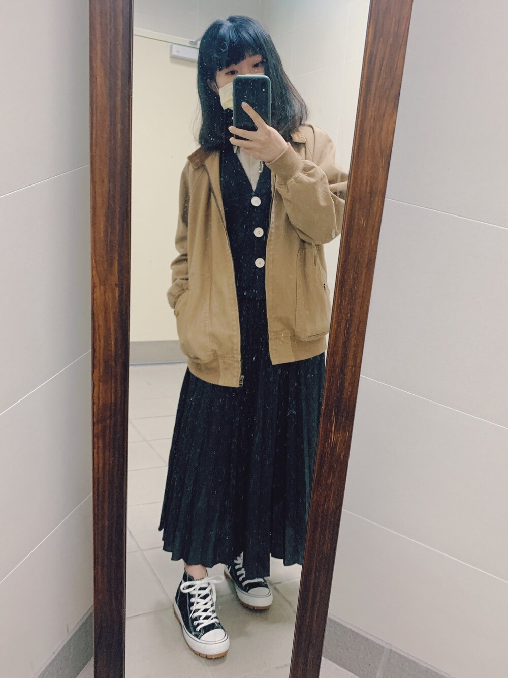「ootd、低身長、低身長コーデ、UNIQLO、球鞋、休閒、カジュアル、カジュアルコーデ」｜「POU DOU DOUの微起毛ツイルスウィングトップ（ブルゾン、ベージュ系）」を使った、Tiffさん（レディース・155cm）の冬コーディネートの1枚目の写真