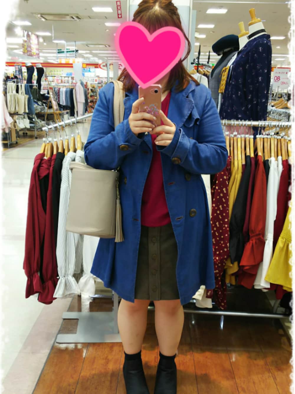 「デニムトレンチ、ベリーピンク、前ボタンスカート、カーキスカート、ショートブーツ、バケツバッグ」｜「しまむらのアイテム（バッグ、ベージュ系）」を使った、mihoさん（レディース・148cm）の秋コーディネートの1枚目の写真