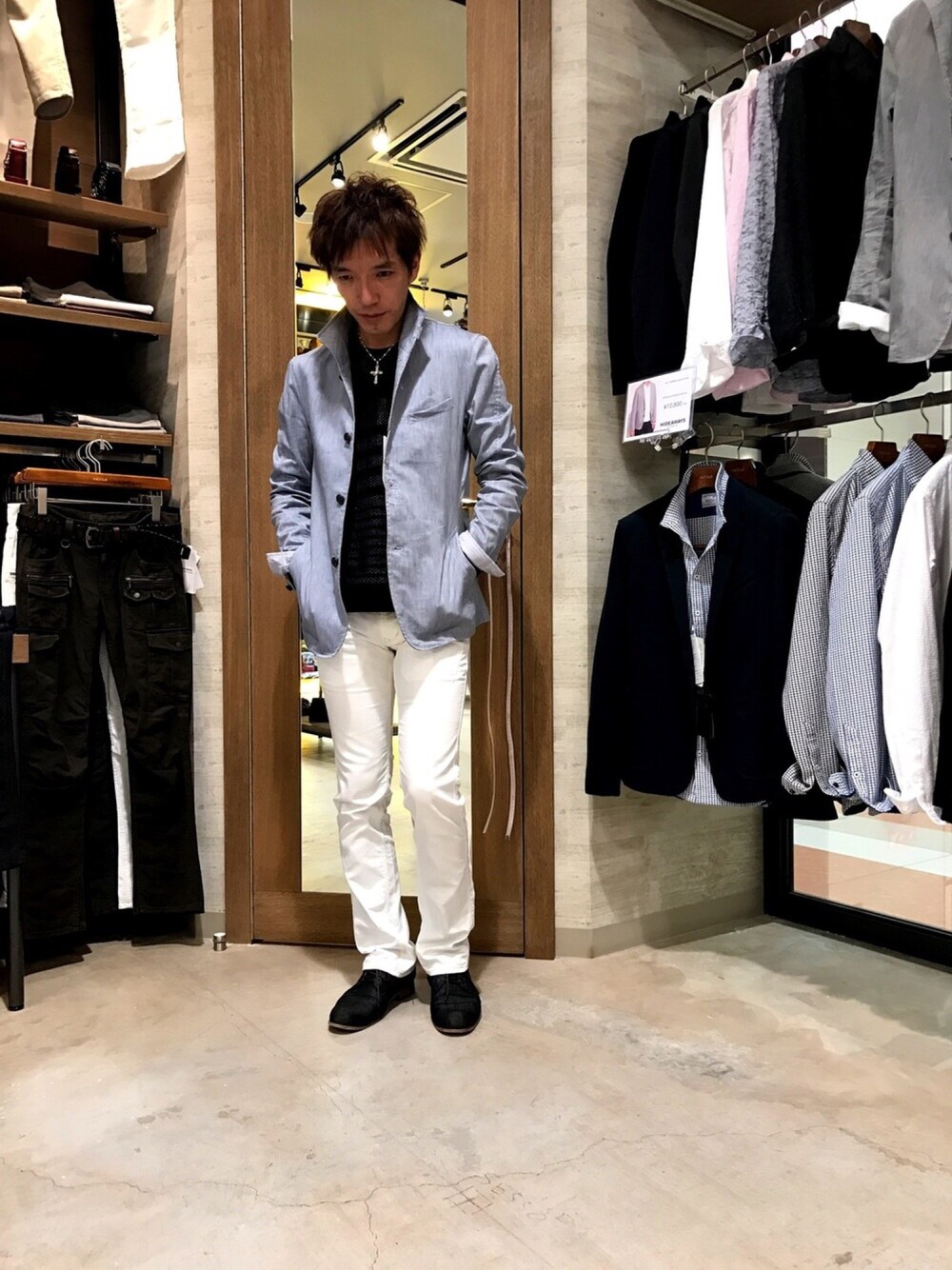 「透明感、ブルー、春アウター、麻素材、ホワイトパンツ、オトナカジュアル、ゆめタウン徳島HW」｜「HIDEAWAYS NICOLEのアイテム（カバーオール、ブルー系）」を使った、hiroyuki mizobeさん（メンズ・171cm）の春コーディネートの1枚目の写真