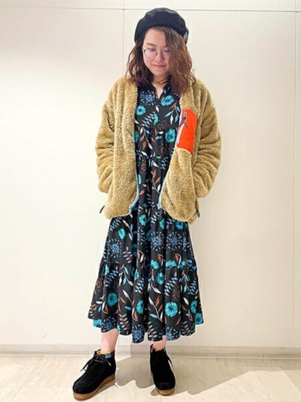 「ワンピース、エスニック、チチカカ、カジュアルコーデ、ミックススタイル、ガーリーコーデ、チチカカコーデ」｜「チチカカのヴィンテージフラワーティアードワンピース（ワンピース、ブラック系）」を使った、チチカカさん（レディース・163cm）の秋コーディネートの1枚目の写真