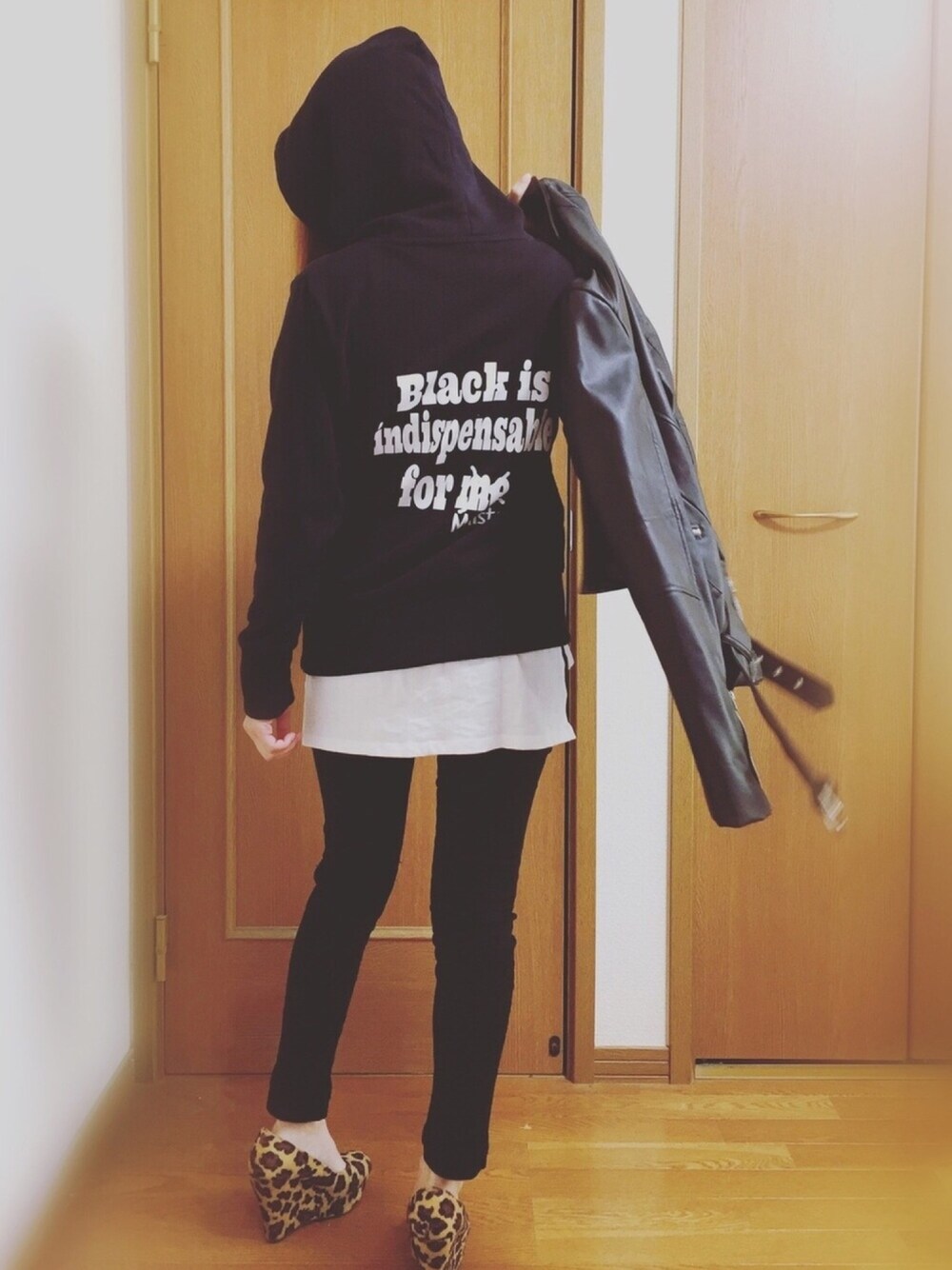 「シンプルコーデ、ブラック、パーカー、モノトーン、ライダース」｜「ZARAのアイテム（ライダースジャケット、ブラック系）」を使った、Mnista さん（レディース・150cm）の冬コーディネートの1枚目の写真