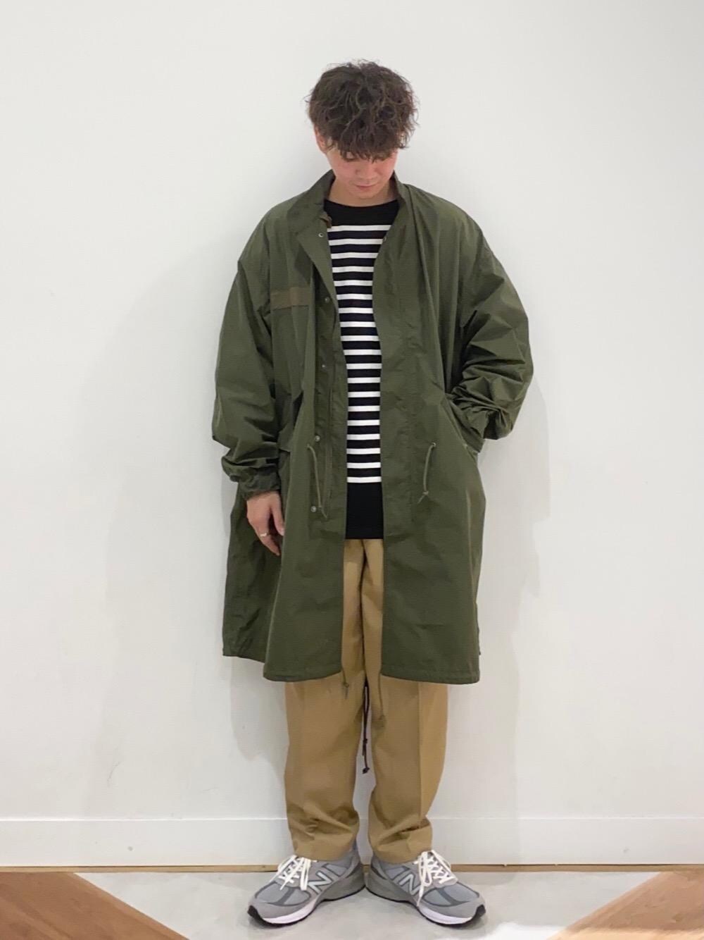 「モッズコート、ビッグシルエット、ロングコート、シンプルコーデ、ベーシックカラー、着回し抜群、m65、みりたりー、秋トレンド2021、注目の新作」｜「coenの【ユニセックス・WEB限定カラー】撥水M-65TYPE モッズコート#（モッズコート、グリーン系）」を使った、coen  前田さん（メンズ・175cm）の秋コーディネートの1枚目の写真