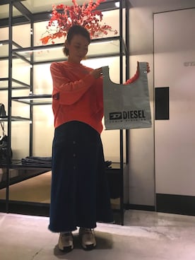 「DIESEL OSAKA」｜「アイテム（スウェット）」を使った、Romiさん（レディース・168cm）の冬コーディネート