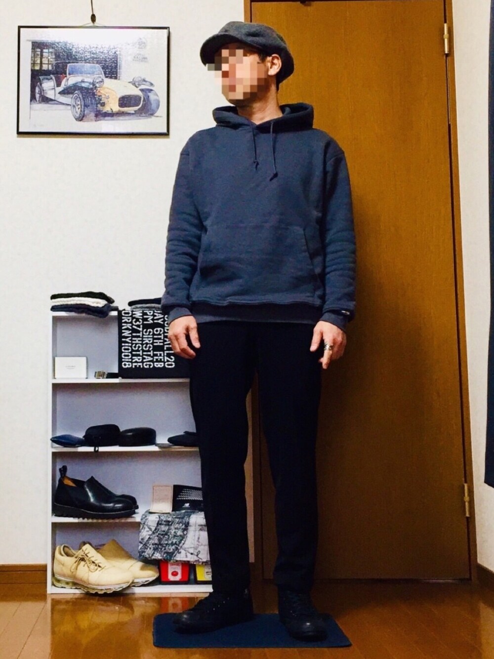 「秋のコーデ、シンプルコーデ、パーカー、スラックス、オトナカジュアル、スニーカーコーデ、converse、キャスケット、ハイカットスニーカー、ワントーンコーデ」｜「Mighty Shineのアイテム（ハンチング/ベレー帽、グレー系）」を使った、⭐︎満運⭐︎さん（メンズ・173cm）の秋コーディネートの1枚目の写真