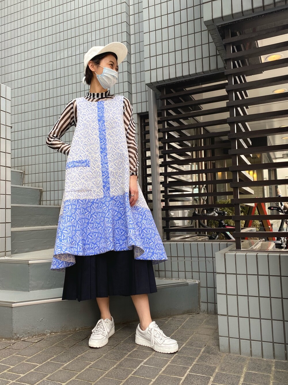 「Henrik Vibskovのアイテム（ワンピース/ドレス、ブルー系）」を使った、kafukamomoさん（レディース・167cm）の春コーディネートの1枚目の写真