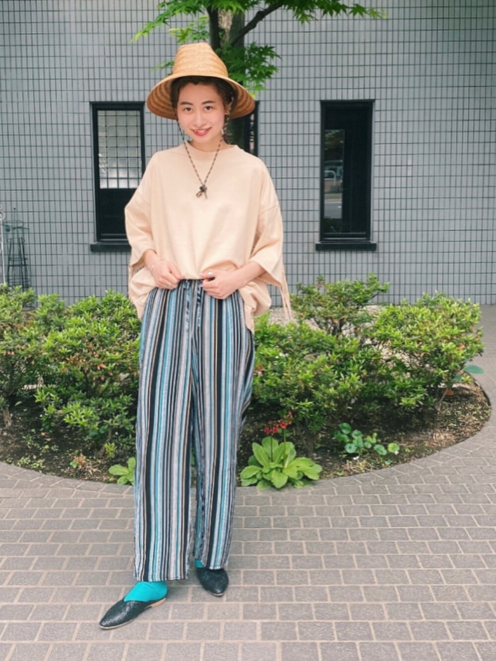 「シンプルコーデ、パンツスタイル、おしゃれさんと繋がりたい、Tシャツ、スーパーサンクス」｜「SUPERTHANKSのフリンジビックTシャツ（Tシャツ/カットソー、ベージュ系）」を使った、kafukamomoさん（レディース・167cm）の春コーディネートの1枚目の写真