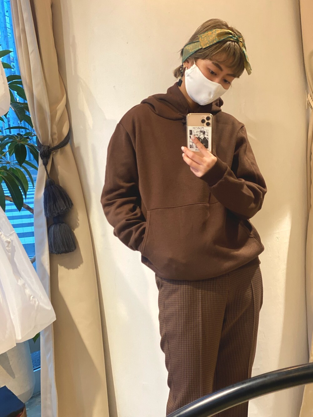 「年末WEAR感謝祭、冬コーデ、カジュアル、オトナカジュアル、フーディー、ブラウン、大人カジュアル、ラクチンコーデ」｜「fridgeの【LA SPEEDY】エルエースピーディー HOODY（パーカー、ブラウン系）」を使った、kafukamomoさん（レディース・167cm）の冬コーディネートの1枚目の写真