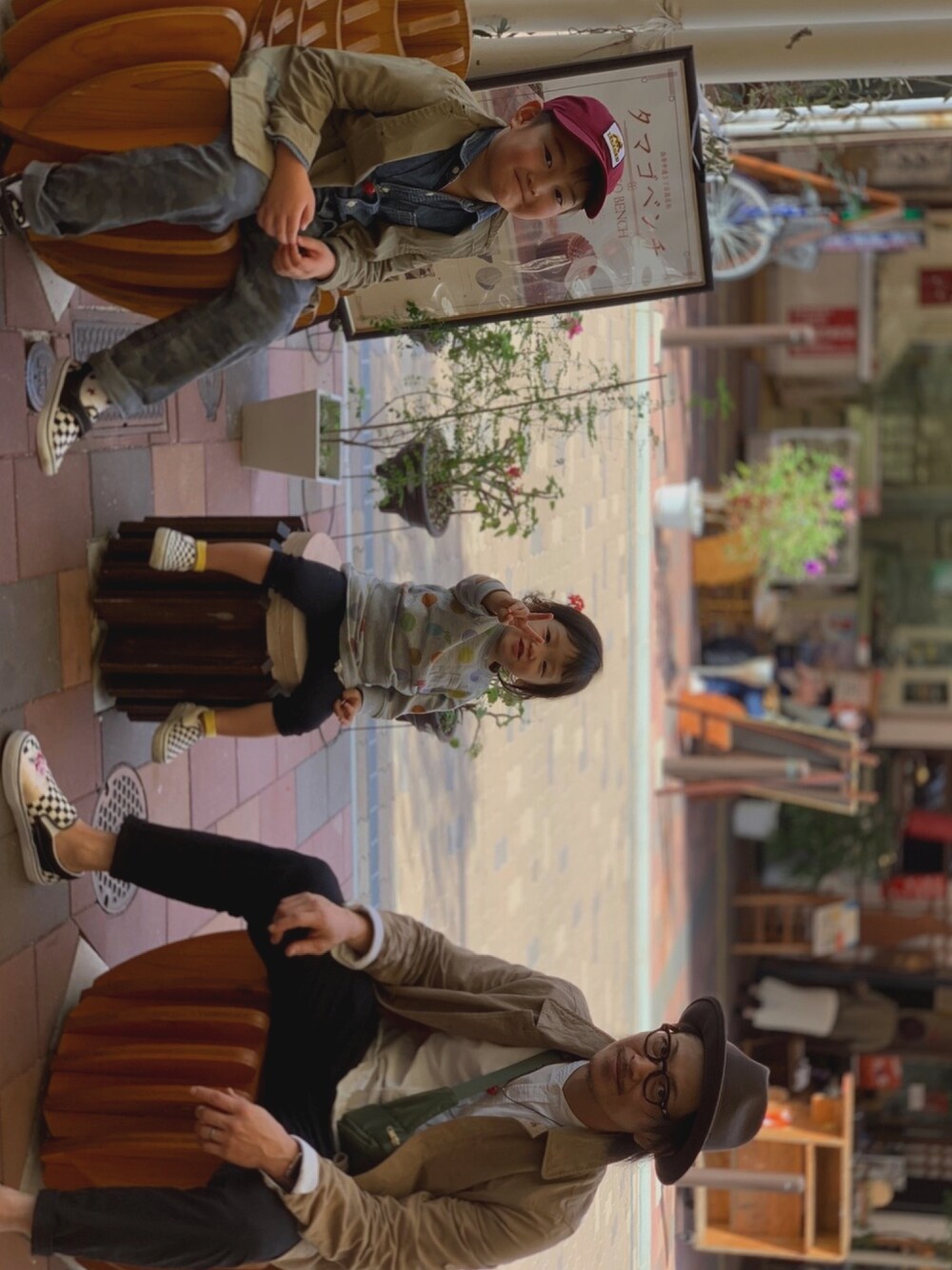 「祭り、おしゃれさんと繋がりたい、スニーカー、秋服、秋のコーデ、カジュアル、シャツスタイル、親子コーデ、今日のコーデ、低身長」｜「VANSのキッズ VANS ヴァンズ SLIP ON スリッポン V98CJ V (14-18) BLK/WHT CHK（スリッポン、ブラック系）」を使った、𓆏¨̮MAKOTO*𓆏さん（メンズ・170cm）の秋コーディネートの1枚目の写真