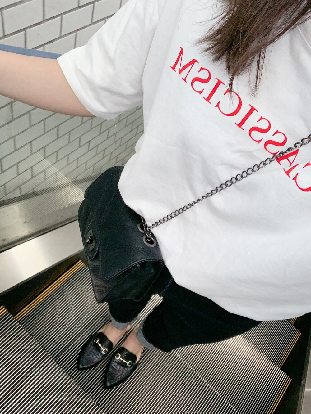 「Tシャツ、デニム、ジーンズ、ローファー、ショルダーバッグ、シンプル、韓国ファッション」｜「no brandのアイテム（Tシャツ/カットソー、ホワイト系）」を使った、jessieさん（レディース・162cm）の秋コーディネートの1枚目の写真