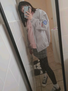 「アイテム（スタジャン、グレー系）」を使った、qimeeさん（レディース・157cm）の秋コーディネート