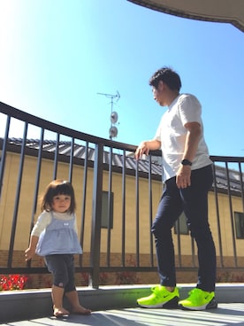 「ネオンイエロー」｜「アイテム（アナログ腕時計）」を使った、TIMさん（メンズ・174cm）の春コーディネート