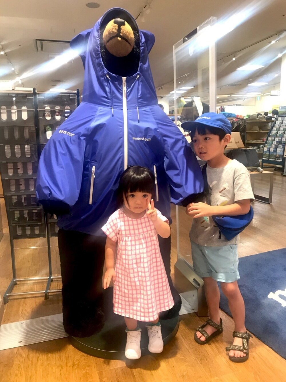 「兄弟、ショートパンツ、ワンピース、AF1、エアフォースワン、アウトドアスタイル、マインクラフト、マイクラ、UT、ウエストバッグ」｜「UNIQLOのワンピース(チェック・半袖) 12 PINK（ワンピース、ピンク系）」を使った、TIMさん（メンズ・174cm）の夏コーディネートの1枚目の写真