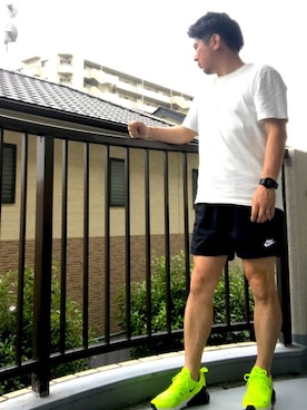 「ネオンイエロー」｜「アイテム（アナログ腕時計）」を使った、TIMさん（メンズ・174cm）の夏コーディネート