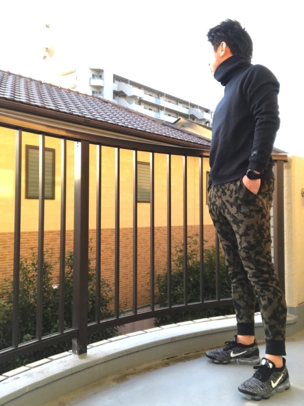 「NIKE、ナイキ、テックフリース、tech fleece、ガンオジ、エアマックス、ヴェイパーマックス、年末WEAR感謝祭、カモフラ、AIR MAX」｜「G-SHOCKのG-SHOCK / “DW-5600BB-1JF”（アナログ腕時計、ブラック系）」を使った、TIMさん（メンズ・174cm）の冬コーディネートの1枚目の写真