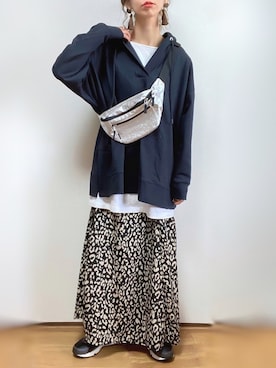 「アイテム（ボディバッグ/ウエストポーチ、シルバー系）」を使った、kuuuuraさん（レディース・158cm）の冬コーディネート