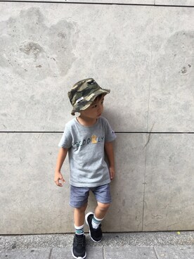 「UNIQLO（ユニクロ）のアイテム（Tシャツ/カットソー、ブルー系）」を使った、どんどん(*☻-☻*)さん（キッズ）の秋コーディネート