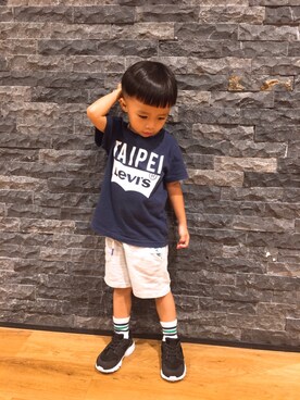 「Levi's（リーバイス）のアイテム（Tシャツ/カットソー、ブルー系）」を使った、どんどん(*☻-☻*)さん（キッズ）の秋コーディネート