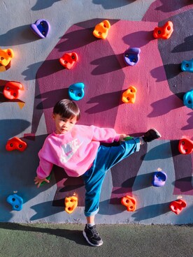 「NIKE（ナイキ）のアイテム（Tシャツ/カットソー、ピンク系）」を使った、どんどん(*☻-☻*)さん（キッズ）の冬コーディネート