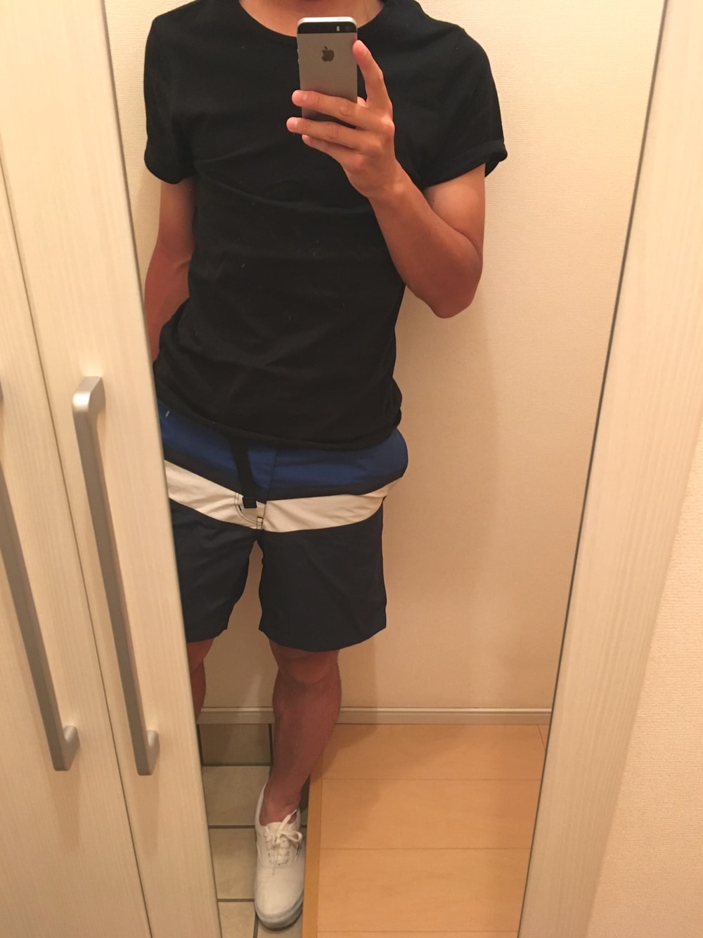 「ティーシャツ、ハーフパンツ、夏コーデ、スニーカー、ラクチンコーデ」｜「soeの【soe】ボーダーショートパンツ（その他パンツ、ブルー系）」を使った、Hiroさん（メンズ・171cm）の夏コーディネートの1枚目の写真