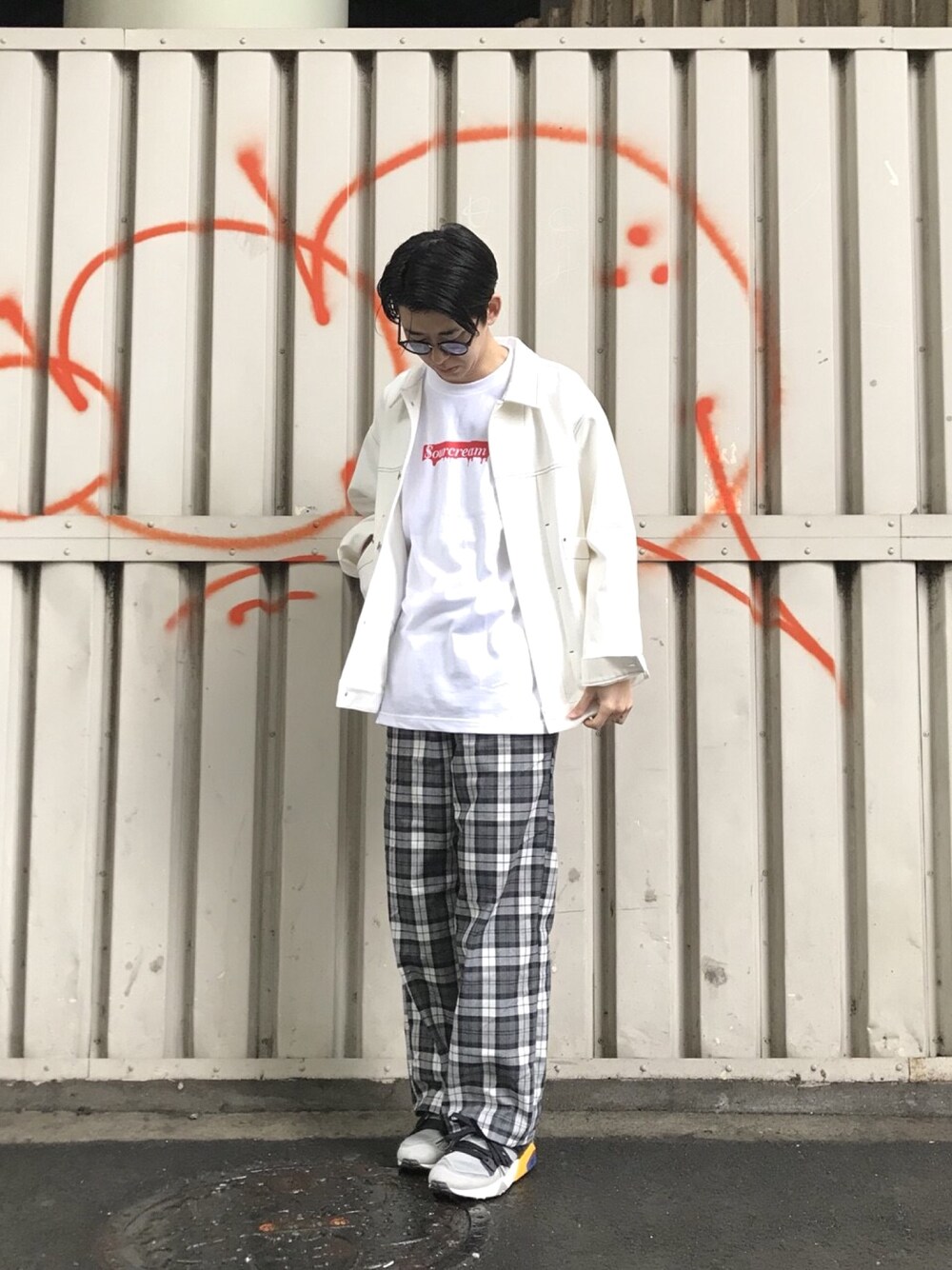「おしゃれさんと繋がりたい、ビッグシルエット、カジュアルコーデ、ootd、Gジャン、チェックパンツ、wwg、Sourcream、ストリート、ストリートMIX」｜「WHO'S WHO galleryのチェックイージーパンツ（その他パンツ、ブラック系）」を使った、HIROKI KUBOさん（メンズ・178cm）の春コーディネートの1枚目の写真