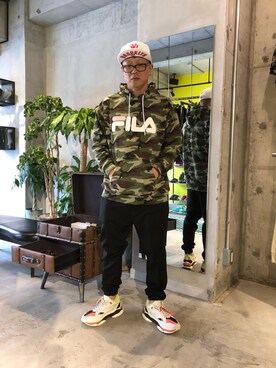「FILA（フィラ）のアイテム（パーカー）」を使った、ホムラさん（メンズ・172cm）の春コーディネート