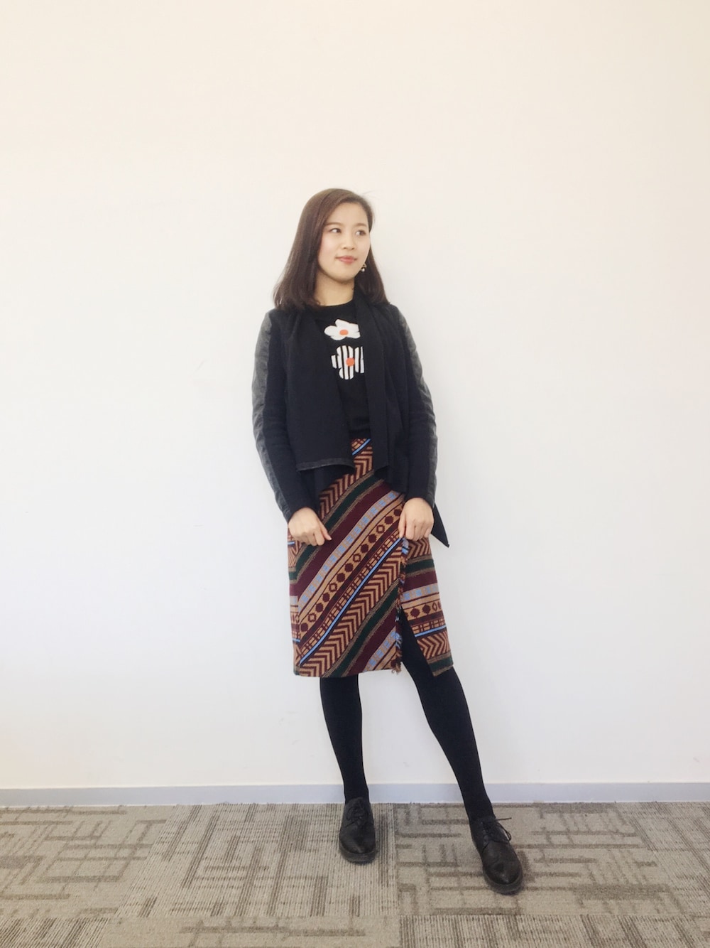「ochirlyのアイテム（ニット/セーター、ブラック系）」を使った、Danazddさん（レディース・166cm）の冬コーディネートの1枚目の写真