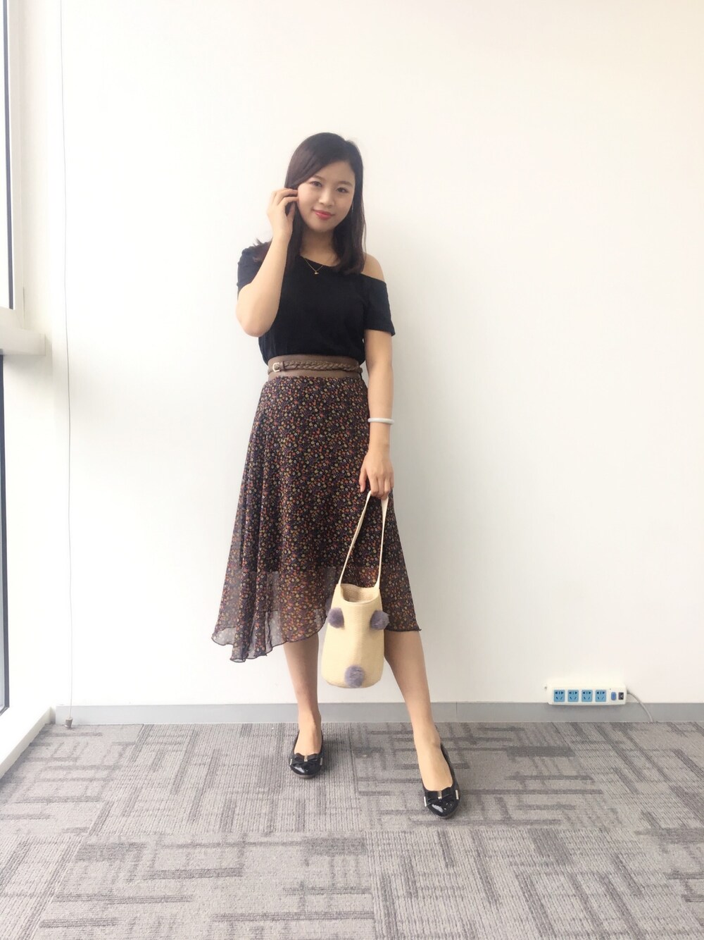「Ochirlyのアイテム（Tシャツ/カットソー、ブラック系）」を使った、Danazddさん（レディース・165cm）の夏コーディネートの1枚目の写真