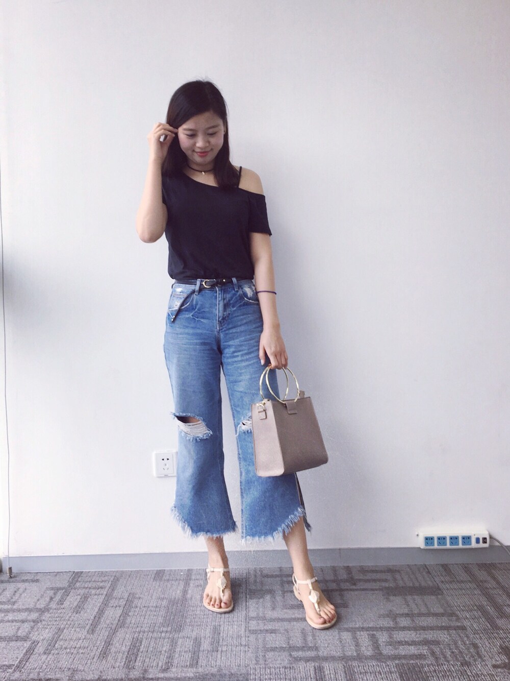 「ochirlyのアイテム（Tシャツ/カットソー、ブラック系）」を使った、Danazddさん（レディース・165cm）の夏コーディネートの1枚目の写真