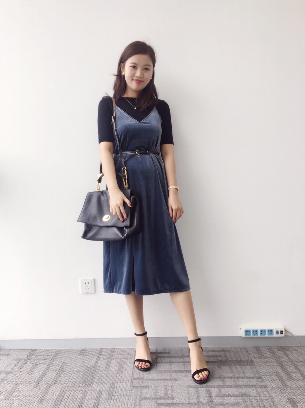 「UNIQLOのアイテム（スカート、ブルー系）」を使った、Danazddさん（レディース・165cm）の秋コーディネートの1枚目の写真