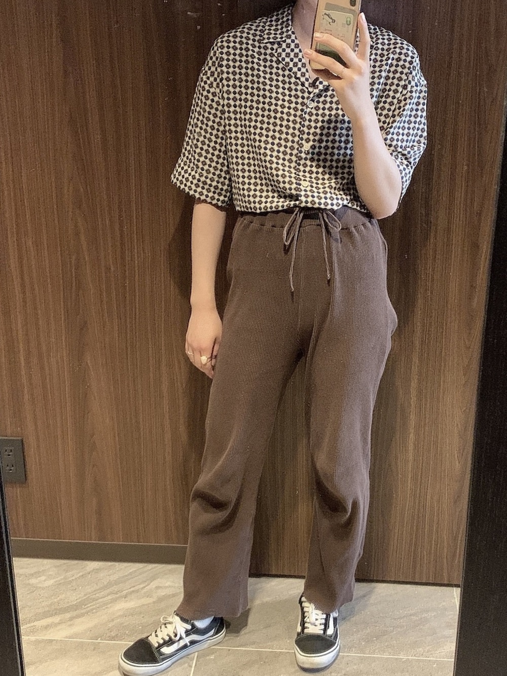 「シャツスタイル、コモン柄、ブラウン、VANS、リブパンツ」｜「LOWRYS FARMのカットリブパンツ　808637（その他パンツ、ブラウン系）」を使った、PePeさん（レディース・160cm）の夏コーディネートの1枚目の写真