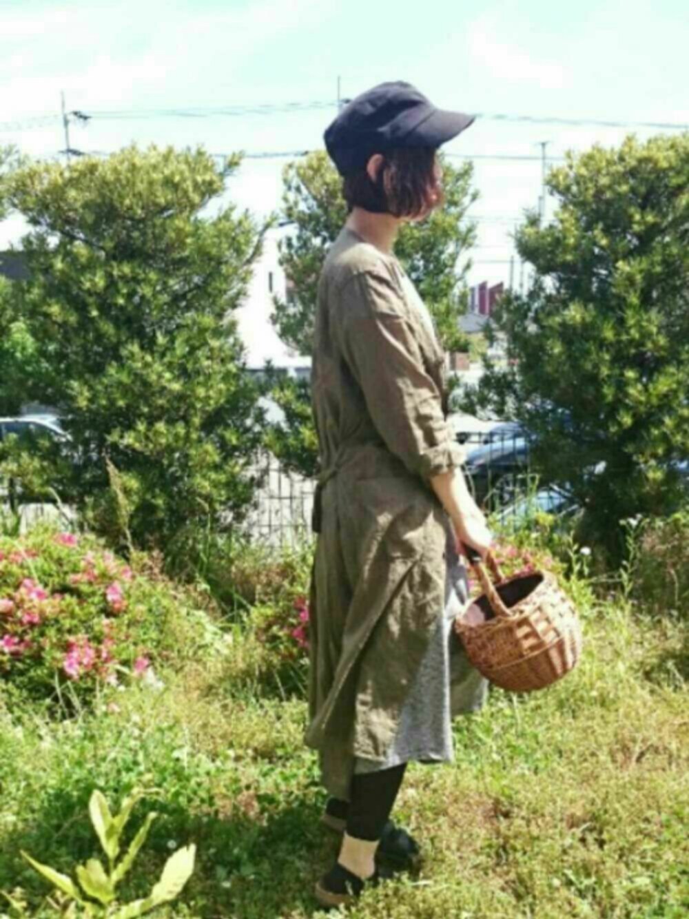 「カジュアル、キャップ、かごバッグ、サンダルに靴下、ワンピース×ワンピース、レギンス、アースカラー、ボブ、レイヤードスタイル、夏コーデ」｜「niko and...の20テンジクポケットマキシワンピース【niko and...】（ワンピース、グレー系）」を使った、ratoco*さん（レディース・164cm）の春コーディネートの1枚目の写真