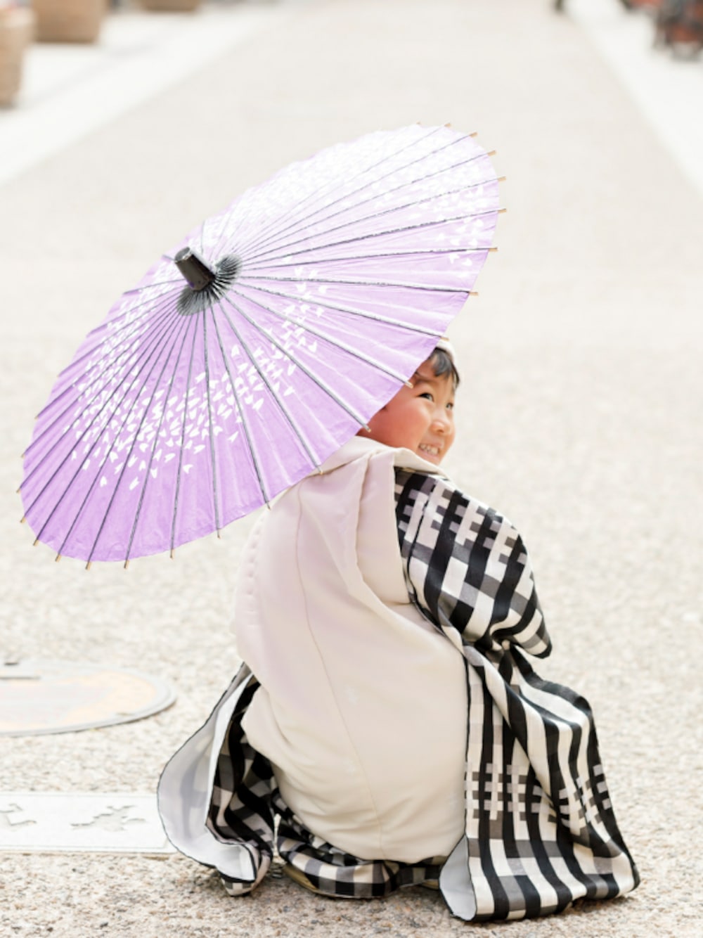 「七五三、七五三３歳、七五三男の子、おとこのこ、イベント、3歳、被布、晴れの日、どんぐり帽、傘」｜「レンタル着物のアイテム（着物、ホワイト系）」を使った、ratoco*さん（キッズ・100cm）の春コーディネートの1枚目の写真