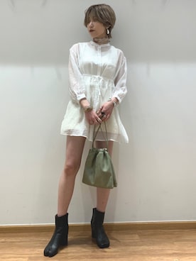 「ピスタチオ」｜「アイテム（チノパンツ）」を使った、YUKINOさん（レディース・170cm）の春コーディネート