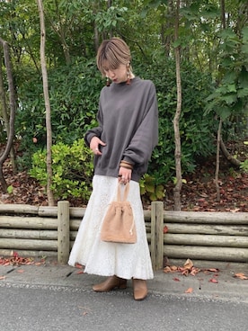 「LOWRYS FARM（ローリーズファーム）のウッドバングル　880326（バングル/リストバンド）」を使った、YUKINOさん（レディース・170cm）の秋コーディネート