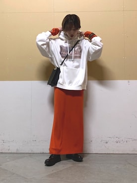 「LOWRYS FARM（ローリーズファーム）のウッドバングル　880326（バングル/リストバンド）」を使った、YUKINOさん（レディース・170cm）の冬コーディネート