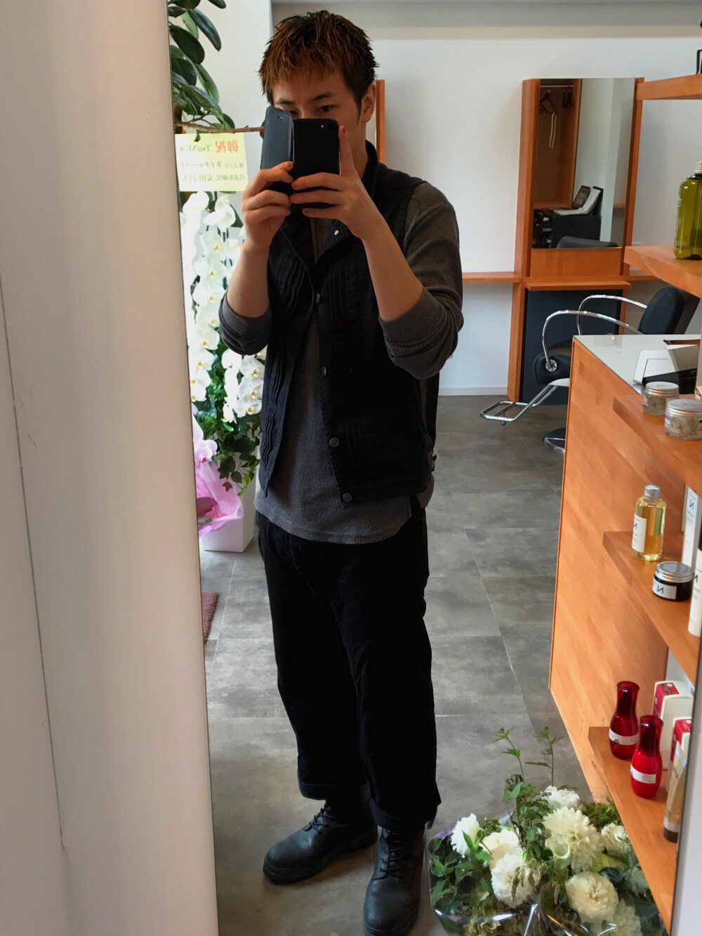 「ミハラヤスヒロ(MIHARAYASUHIRO)、ヨウジヤマモト、黒、日本人デザイナー」｜「Yohji Yamamotoのアイテム（ブーツ、ブラック系）」を使った、石川昌太さん（メンズ・175cm）の秋コーディネートの1枚目の写真