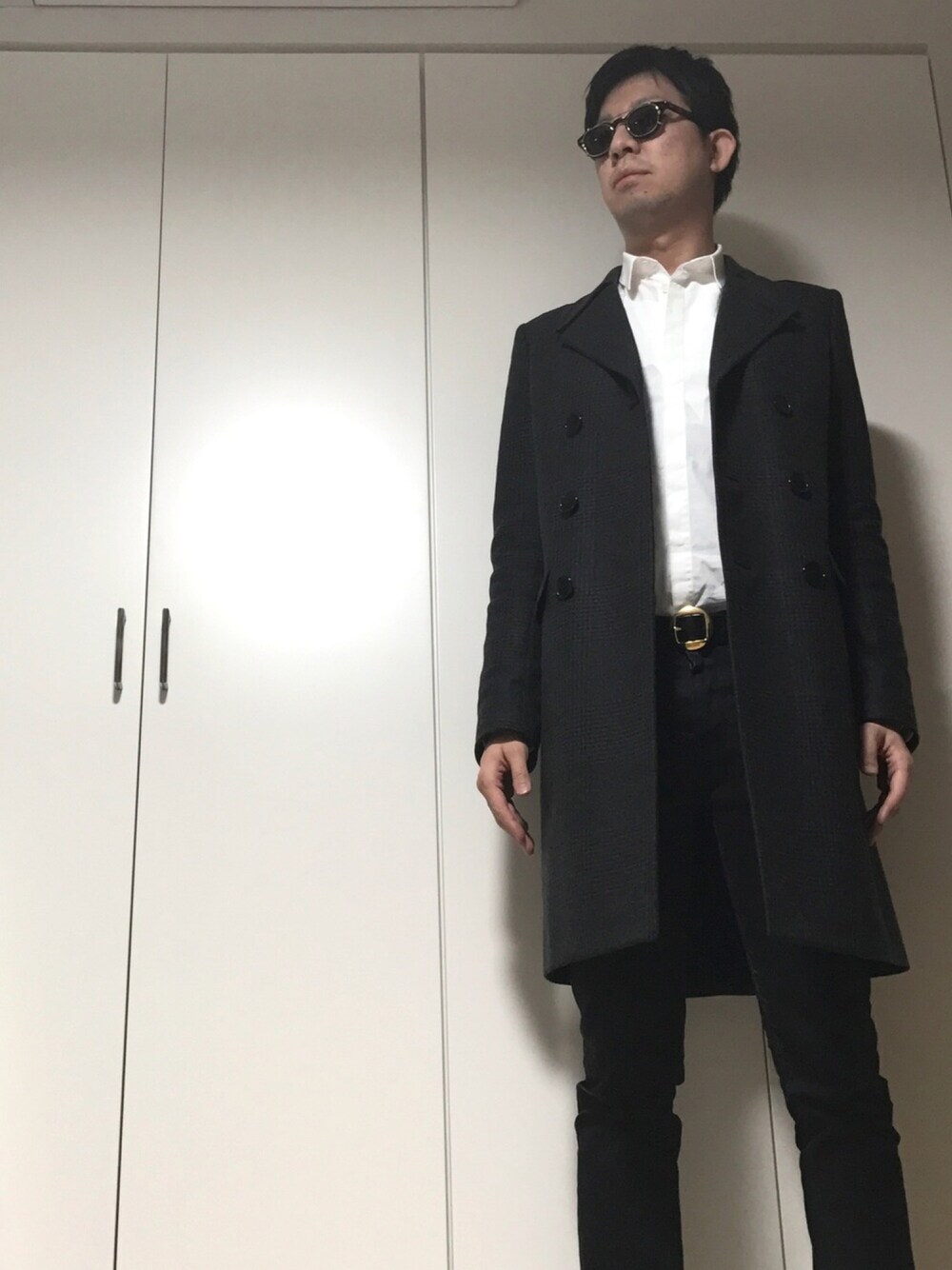 「冬、シンプル、コート」｜「MOSCOTのアイテム（メガネ、ブラウン系）」を使った、ささやんさん（メンズ・180cm）の冬コーディネートの1枚目の写真