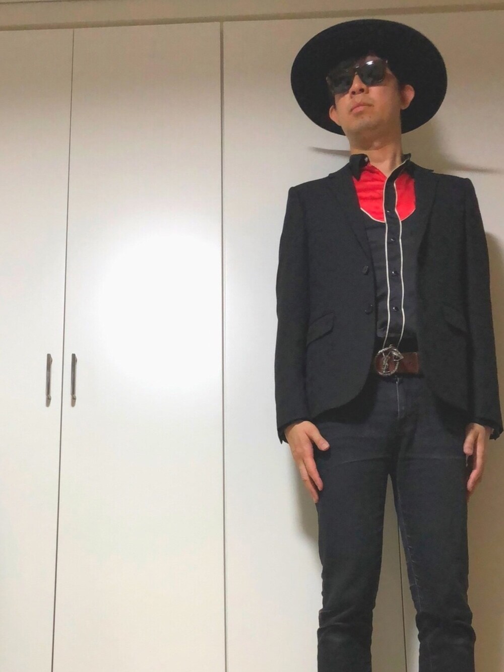 「秋服、秋のコーデ、秋、キレイめ、黒、モード、Saint Laurent、ジャケット、ootd、いいね、save、フォローお願いします🤑」｜「KIJIMA TAKAYUKIのKIJIMA TAKAYUKI×URBAN RESEARCH　別注WESTERN LONG BRIM HAT（ハット、ブラック系）」を使った、ささやんさん（メンズ・180cm）の秋コーディネートの1枚目の写真