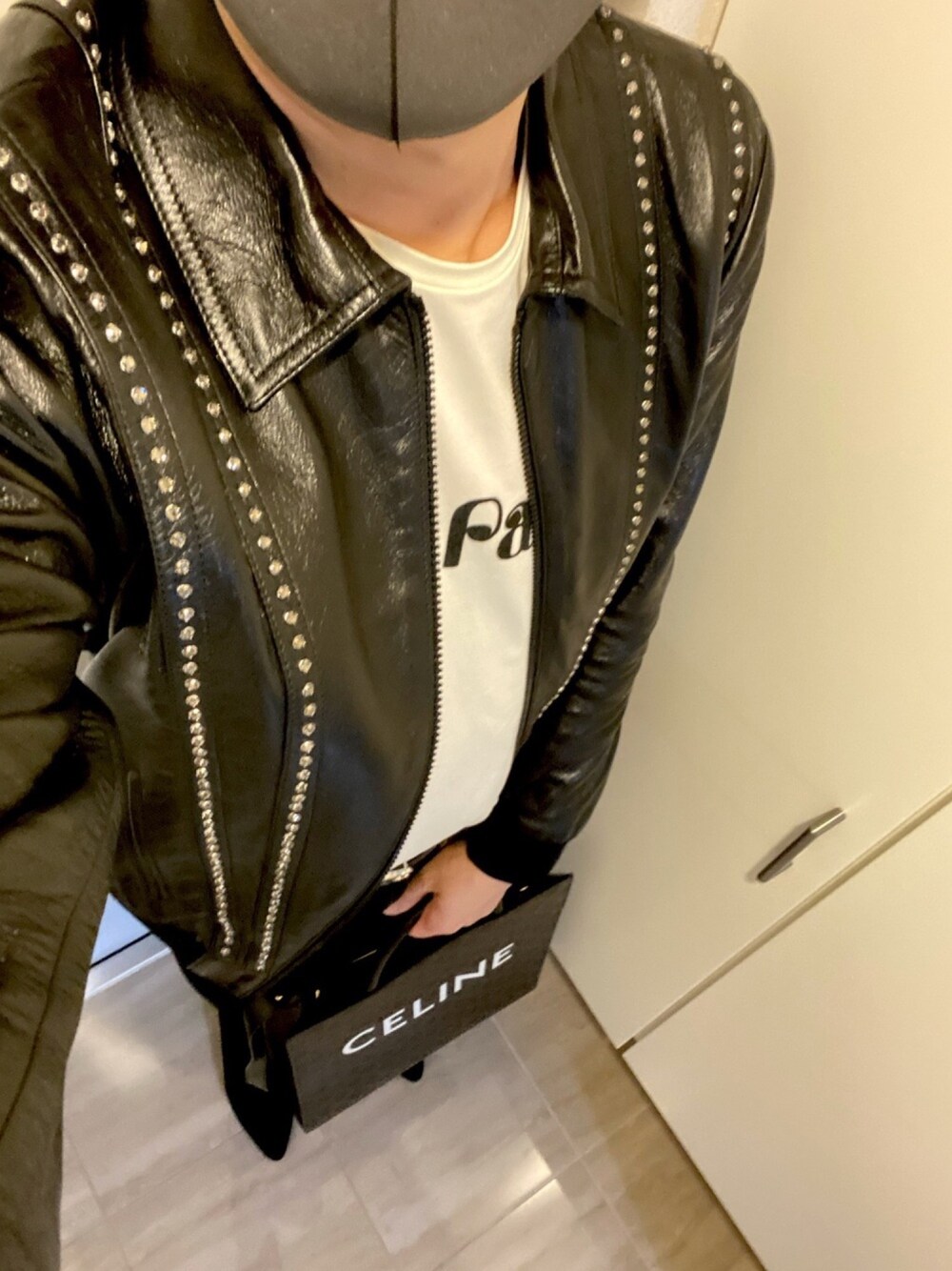 「レザージャケット、ブーツ、CELINE、ootd、オトナカジュアル、大人コーデ、秋のコーデ、韓国ファッション、おしゃれさんと繋がりたい、いいね、save、フォローお願いします🤑」｜「CELINEのアイテム（ライダースジャケット、ブラック系）」を使った、ささやんさん（メンズ・180cm）の秋コーディネートの1枚目の写真