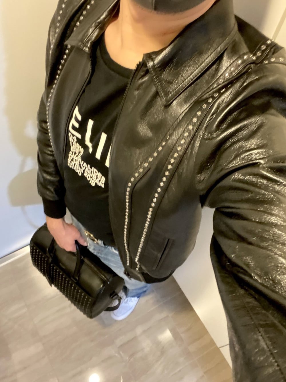 「レザージャケット、デニム、秋、ストリート、シンプル、スニーカーコーデ、カジュアルコーデ、CELINE、Saint Laurent、ootd」｜「CELINEのアイテム（ライダースジャケット、ブラック系）」を使った、ささやんさん（メンズ・180cm）の秋コーディネートの1枚目の写真