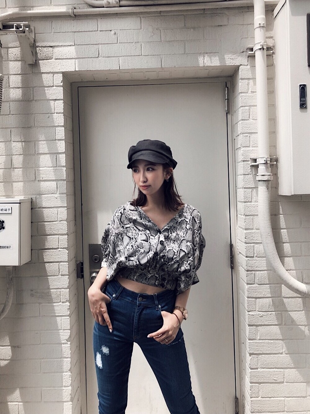 「オトナカジュアル、シャツ好き集まれ、シンプルコーデ、低身長、パイソン柄、おしゃれさんと繋がりたい、ENVYM、envym_staff、ENVYM_shinjuku、ootd」｜「ENVYMのカシュクールギャザーＢＬ（シャツ/ブラウス、その他）」を使った、ENVYM_MAIさん（レディース・157cm）の夏コーディネートの1枚目の写真