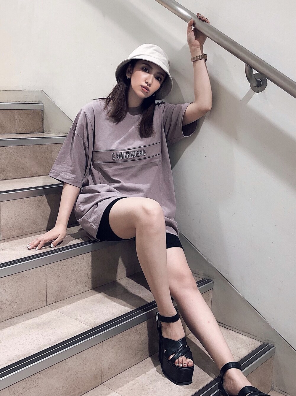 「シンプルコーデ、カジュアル、バケットハット、ハーフパンツ、ラクチンコーデ、パンツスタイル、ootd、ENVYM、envym_staff、ENVYM_shinjuku」｜「ENVYMのツイルバケットハット（ハット、ベージュ系）」を使った、ENVYM_MAIさん（レディース・157cm）の夏コーディネートの1枚目の写真