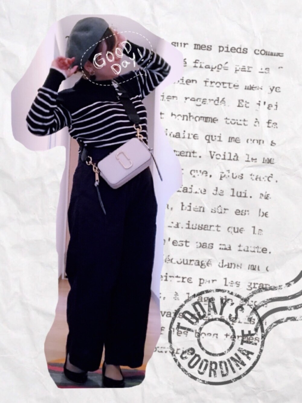 ホワイト系のショルダーバッグ、ブラック系のバレエシューズ、ブルー系のチノパンツを着用したレディースの秋コーディネートの1枚目の写真