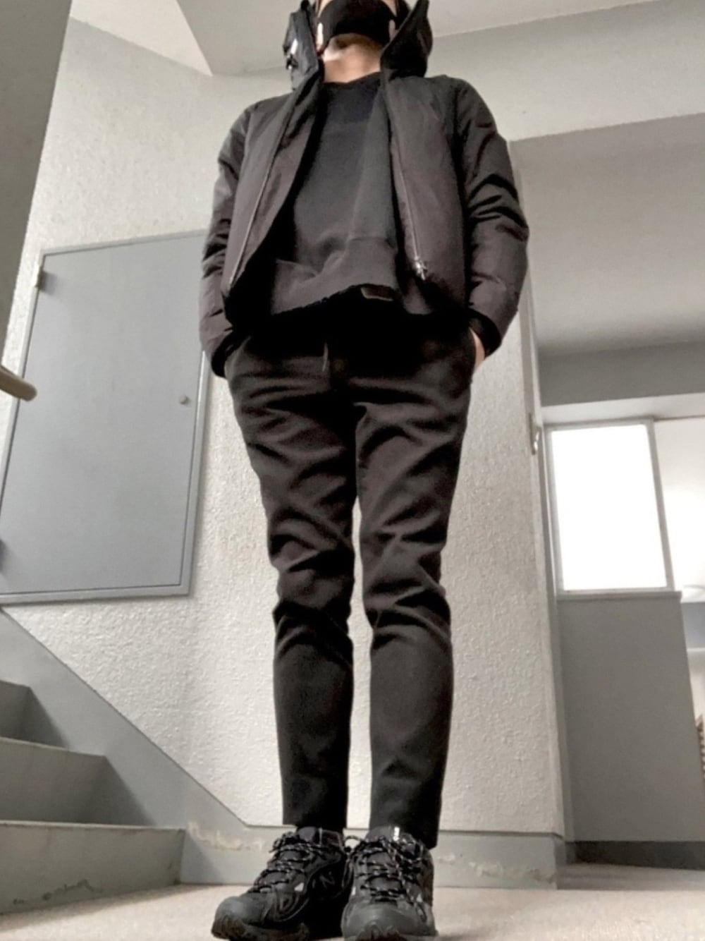 「冬コーデ、ブラック、オトナカジュアル、ダウンジャケット、おしゃれさんと繋がりたい、LOUNGE LIZARD、the viridi-anne、THRAW」｜「NEW BALANCEのNew Balance ニューバランス ML703BC(D) TRIPLE BK(BC)（スニーカー、ブラック系）」を使った、たぁさん（メンズ・170cm）の冬コーディネートの1枚目の写真