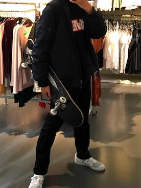 「スケボー」｜「アイテム（ブルゾン）」を使った、TaKoKuさん（メンズ・180cm）の春コーディネート