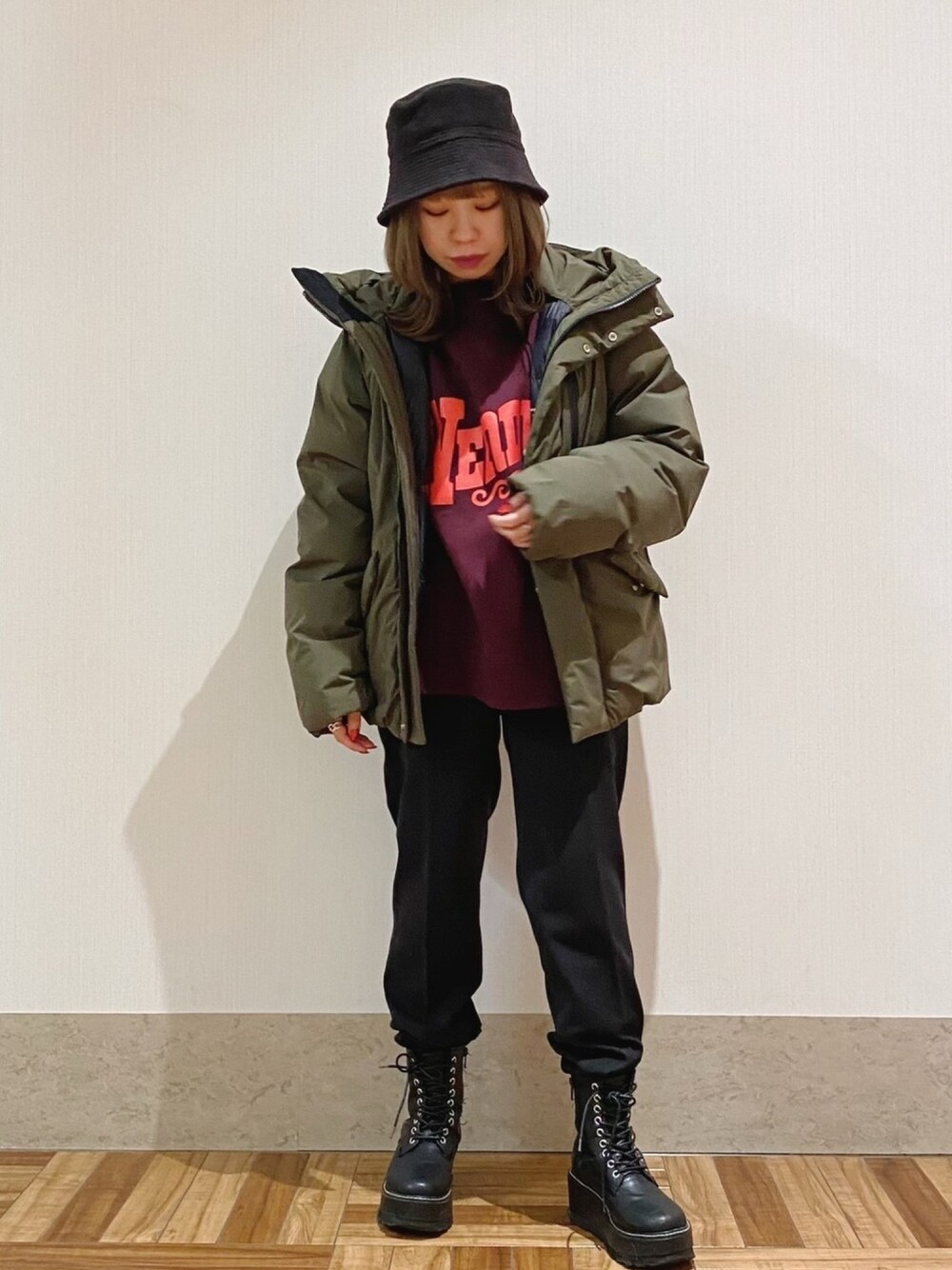「おしゃれさんと繋がりたい、ダウンジャケット、プチプラコーデ、ブーツ、あったかコーデ、スウェット、今日のコーデ、メンズライク、低身長コーデ、ootd」｜「INFIELDER DESIGNのINFIELDER BS HAT（ハット、ブラック系）」を使った、MIZUSHINAさん（レディース・152cm）の冬コーディネートの1枚目の写真