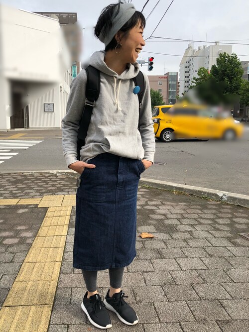 HYKEのデニムスカートを使った人気ファッションコーディネート