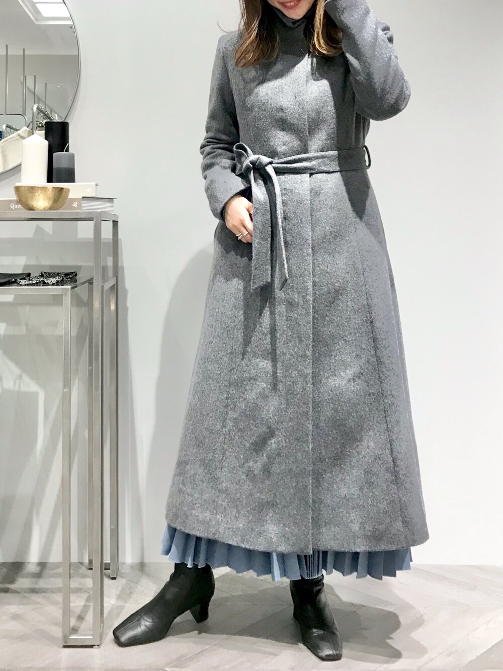 「ロングコート、スタンドカラー、ウールコート、冬コーデ、キレイめ、シンプル、冬アウター、モノトーン、ロングスカート、ブーツ」｜「Ezickのスタンドカラーコート（ダウンジャケット/コート、グレー系）」を使った、namikaさん（レディース・158cm）の冬コーディネートの1枚目の写真