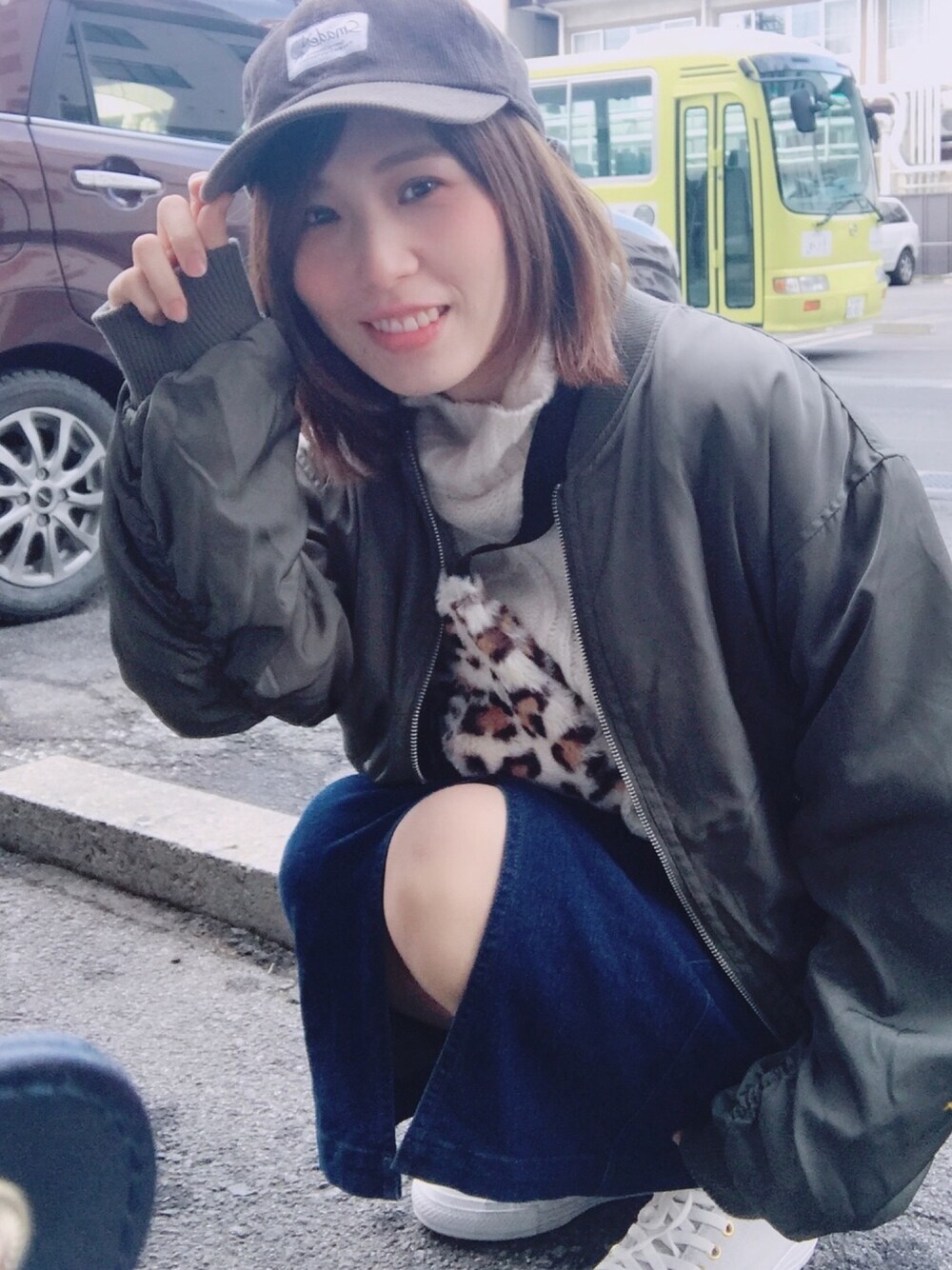 「カジュアルコーデ、コンバース、MA-1、カーキ、Green Parks、初売りセールで買いました2019、休日スタイル、デニム、タイトスカート、レオパード」｜「Green　Parksの・ギャザースリーブMA-1（MA-1、グリーン系）」を使った、きょんさん（レディース・159cm）の冬コーディネートの1枚目の写真