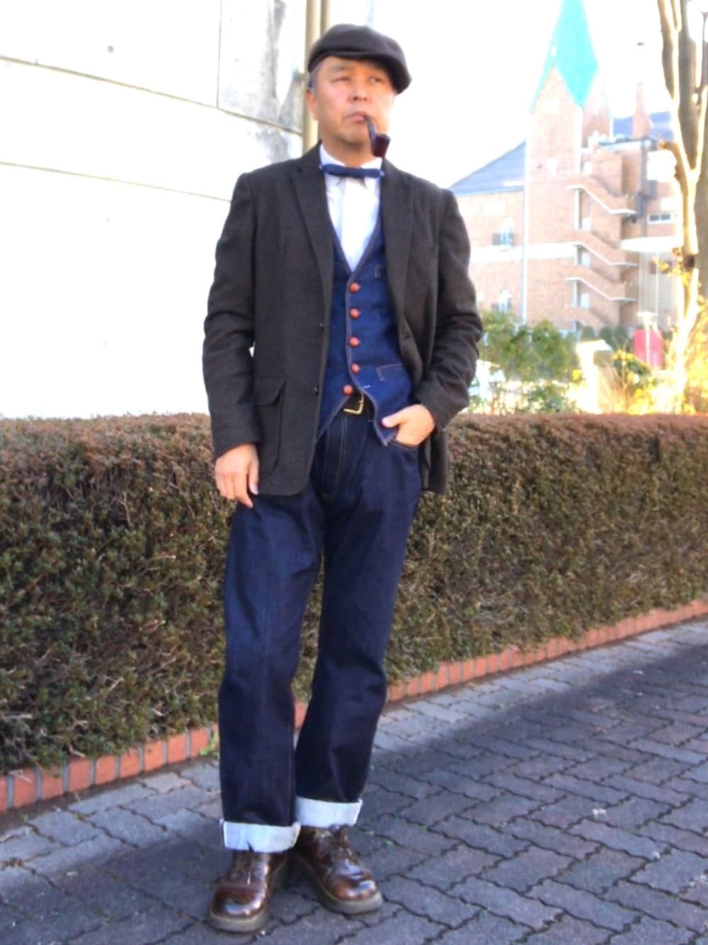 「デニムタイ、トラッド、デニムオンデニム、キャスケット、蝶タイ」｜「自家製デニム蝶タイのアイテム（蝶ネクタイ、ブルー系）」を使った、でゑさん（メンズ・175cm）の冬コーディネートの1枚目の写真
